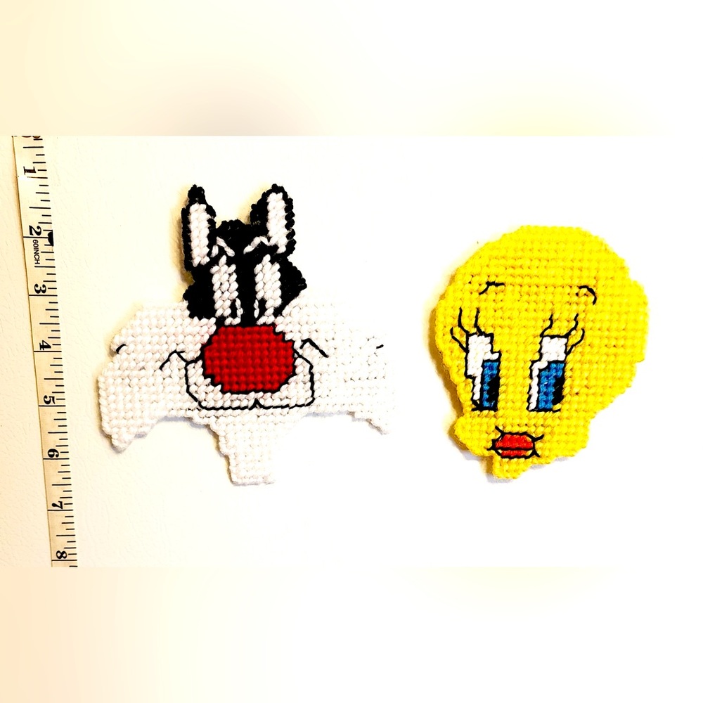 Refrigerator magnets Plastic canvas favorites of Tweety and Sylvester the cat. - Picture 1 of 1